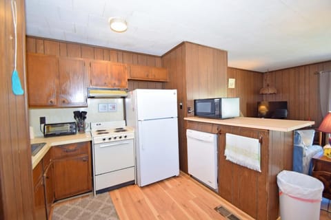 House, 3 Bedrooms | Private kitchen | Full-size fridge, microwave, stovetop, dishwasher