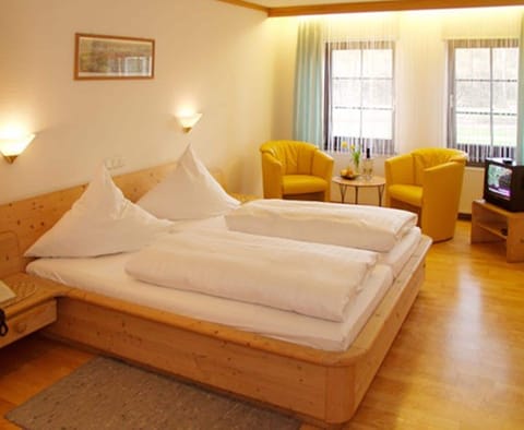 Standard Double Room | In-room safe, desk, free WiFi, bed sheets