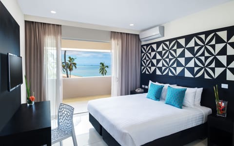 Suite, Ocean View | Premium bedding, in-room safe, free cribs/infant beds, free WiFi