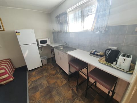 Self Contained 2 Bedroom Apartment | Private kitchen | Coffee/tea maker