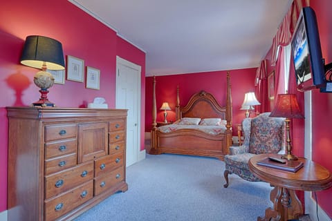 Junior Suite, 1 King Bed | Individually decorated, individually furnished, iron/ironing board