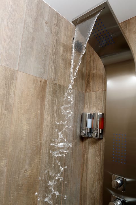 Minibar, desk, soundproofing, iron/ironing board