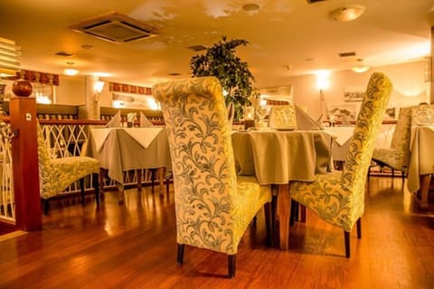 Daily full breakfast (EUR 15 per person)