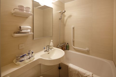 Combined shower/tub, free toiletries, hair dryer, bathrobes