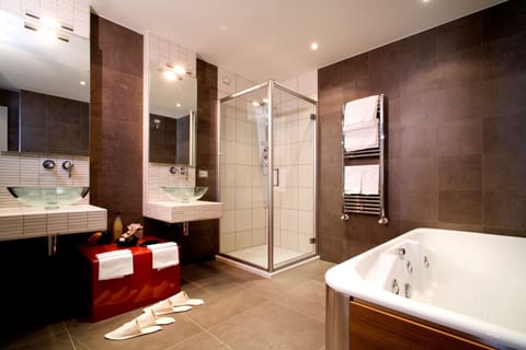 Suite, 1 King Bed, Non Smoking, Jetted Tub | Bathroom | Shower, deep soaking tub, rainfall showerhead, hair dryer