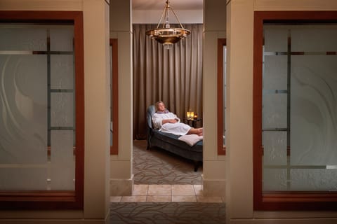 Couples treatment rooms, sauna, spa tub, body treatments, hydrotherapy