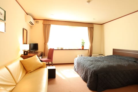 Double Room, Non Smoking | In-room safe, desk, free WiFi, bed sheets