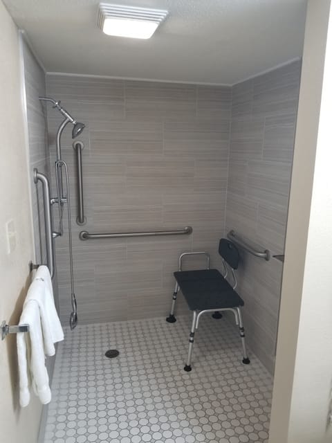 Deep soaking tub, free toiletries, hair dryer, towels