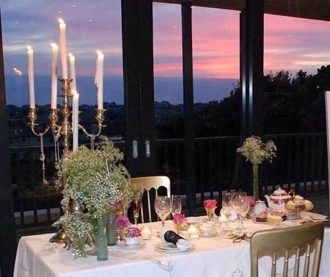 Breakfast, lunch, dinner served; international cuisine 