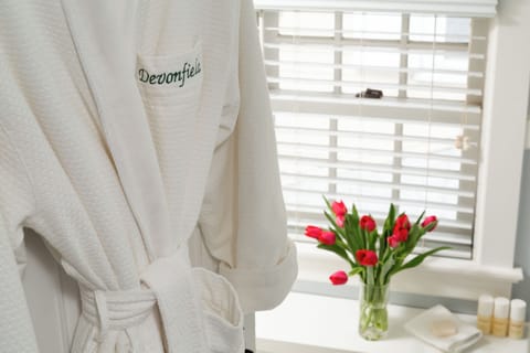 Room #6 - Jennifer, 1 Queen Bed, not pet friendly | Bathroom | Jetted tub, free toiletries, hair dryer, bathrobes