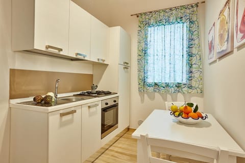 Triple Room | Private kitchen | Electric kettle