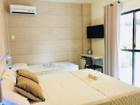 Comfort Room (cama queen size) | Minibar, desk, blackout drapes, free WiFi