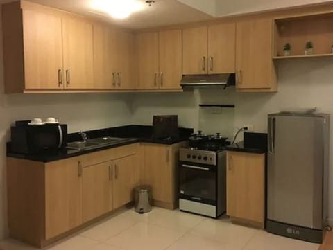 Suite, 1 Bedroom | Private kitchen | Full-size fridge, microwave, oven, stovetop