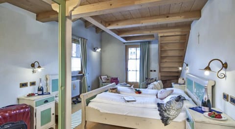 Suite (Costaccia) | Premium bedding, minibar, in-room safe, soundproofing