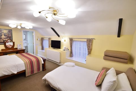 Family Room | Iron/ironing board, free WiFi, bed sheets