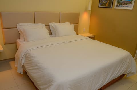 Executive Double Room | Minibar, in-room safe, desk, free WiFi