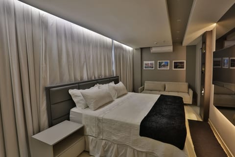 Premium Studio Suite | Minibar, in-room safe, desk, free WiFi