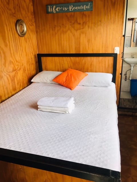 Basic Double Room Single Use | Soundproofing, free WiFi, bed sheets