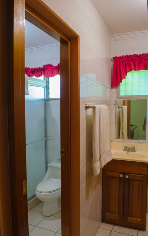 Luxury Room, Private Bathroom | Bathroom | Shower, free toiletries, towels