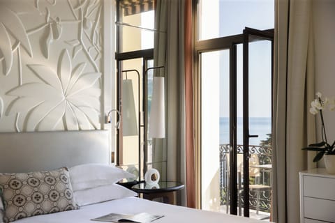 Deluxe Room (Sea and Garden View) | Premium bedding, free minibar, in-room safe, desk