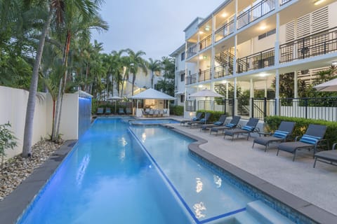 Outdoor pool, pool umbrellas, sun loungers