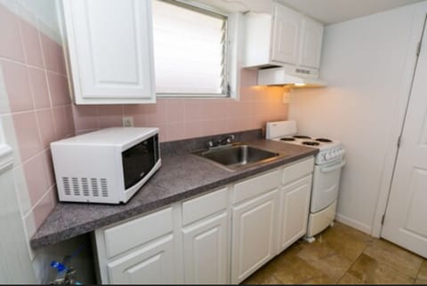 Room, Non Smoking | Private kitchenette | Fridge, microwave