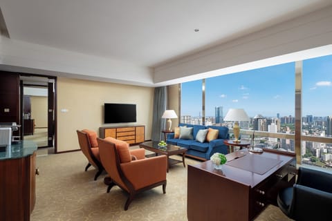 Executive Suite, 1 King Bed | Premium bedding, minibar, in-room safe, desk