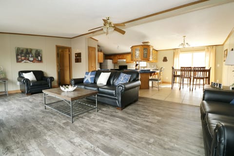 3 bedroom 2 bath home - sleeps up to 10 | 3 bedrooms, free WiFi, alarm clocks