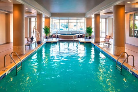 Indoor pool, sun loungers