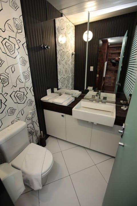 Standard Double Room, 1 Bedroom | Bathroom | Shower, free toiletries, hair dryer, towels