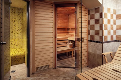 Sauna, steam room