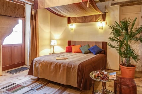 Double Room (Sahara) | Premium bedding, desk, iron/ironing board, free WiFi