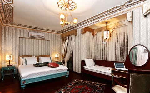 Junior Suite with Turkish Bath | Premium bedding, minibar, in-room safe, desk