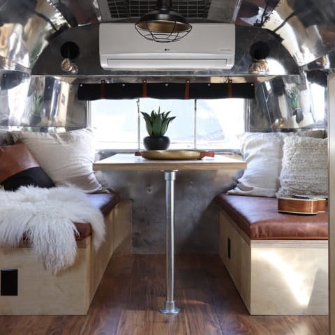 Merle Airstream | Premium bedding, blackout drapes, free WiFi, bed sheets