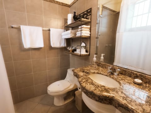 Queen with Balcony | Bathroom | Shower, free toiletries, hair dryer, bathrobes