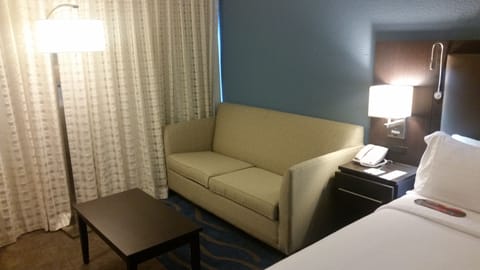 Standard Room, 1 King Bed, Non Smoking (Sunset View) | Hypo-allergenic bedding, in-room safe, desk, laptop workspace