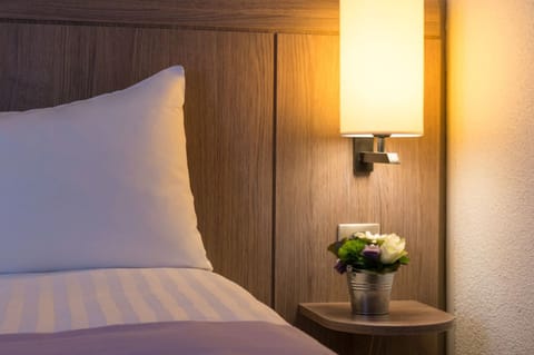 Desk, free cribs/infant beds, free WiFi, bed sheets