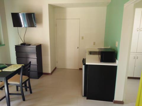 Suite, 2 Twin Beds, Ocean View (Top Floor) | Desk, iron/ironing board, free WiFi, bed sheets