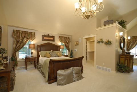 Luxury Suite, 1 King Bed (The Bella Suite) | Pillowtop beds, desk, iron/ironing board, free cribs/infant beds