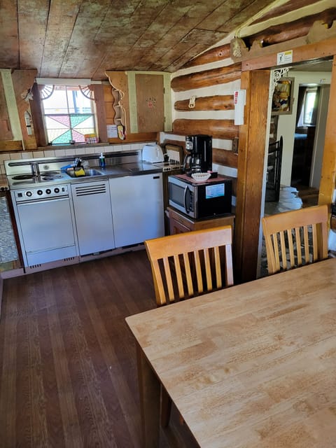 Moose Lodge (Pet Friendly) | Private kitchen | Microwave, coffee/tea maker, toaster