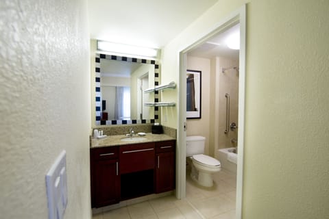 Suite, 2 Bedrooms | Bathroom | Combined shower/tub, free toiletries, hair dryer, towels