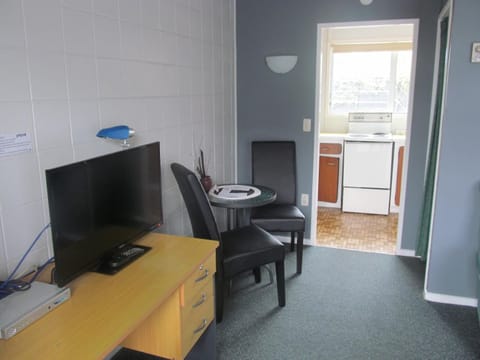 42-inch flat-screen TV with digital channels, TV, Netflix