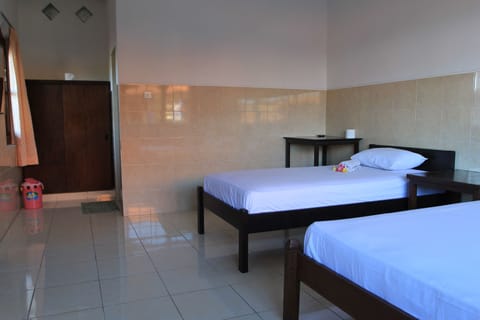 Family Double or Twin Room | Desk, free WiFi