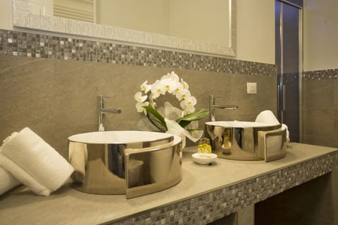 Suite, Jetted Tub | Bathroom sink