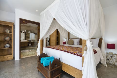 Villa, 2 Bedrooms | Premium bedding, minibar, in-room safe, desk