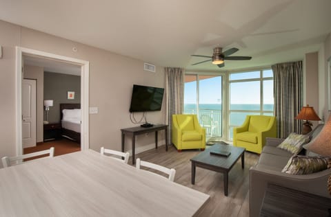 Standard Condo, 2 Bedrooms, Partial Ocean View, Tower (Tower 2) | In-room dining