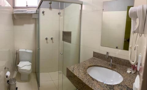 Double Room | Bathroom | Shower, free toiletries, hair dryer, towels