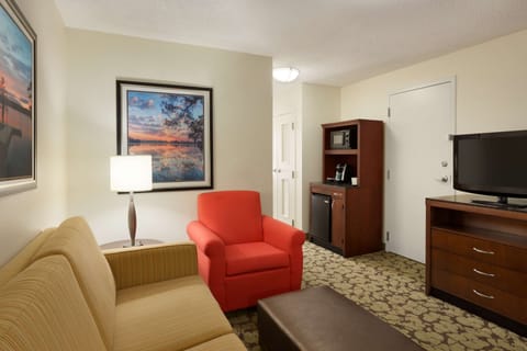 One King Junior Suite | In-room safe, desk, blackout drapes, iron/ironing board