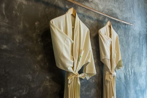 Couples treatment rooms, body treatments, aromatherapy, body scrubs