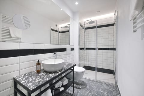 Shower, free toiletries, hair dryer, heated floors